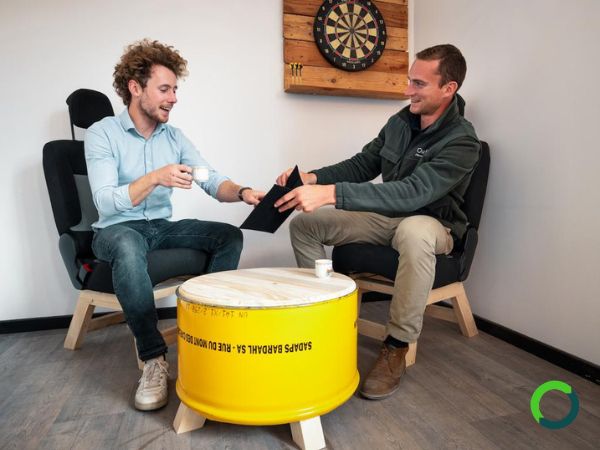 salon éco responsable table basse et siège auto recyclés